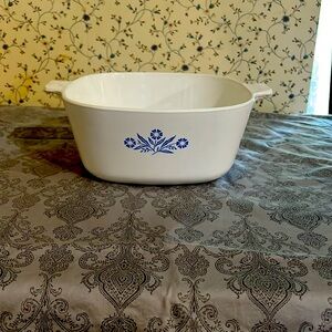2 1/2 Qt Corning Ware no lid is included. $25